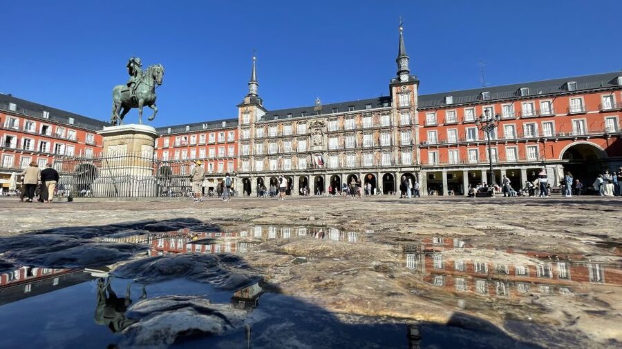 Madrid: Royal Palace Skip-the-Line Guided Tour - Plaza de Oriente prepares you for the palace
