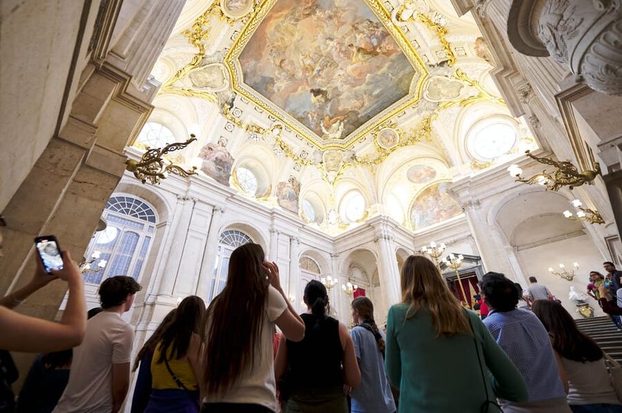 Madrid: Royal Palace Tour, Flamenco Show, & Tapas with Drink - Is this Royal Palace and flamenco tour worth booking?