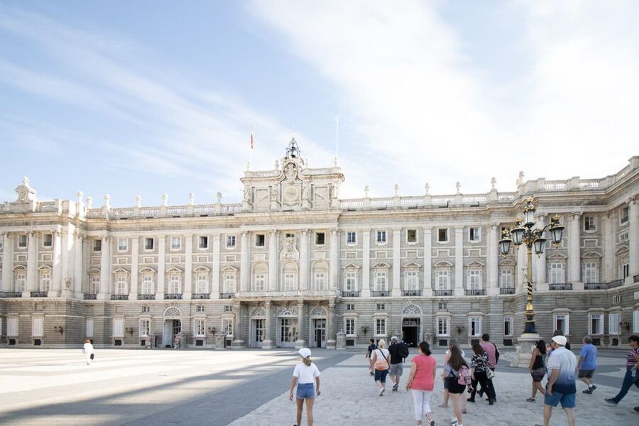 Madrid: Royal Palace Tour, Flamenco Show, & Tapas with Drink - What the Royal Palace adds to the tour
