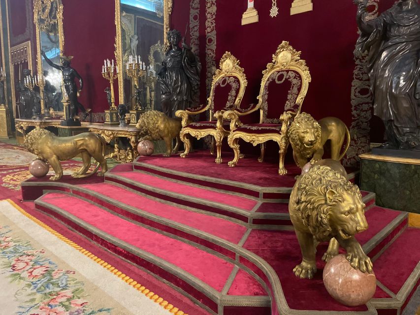 Madrid: Royal Palace tour - semi private or private - What the small-group and private options change