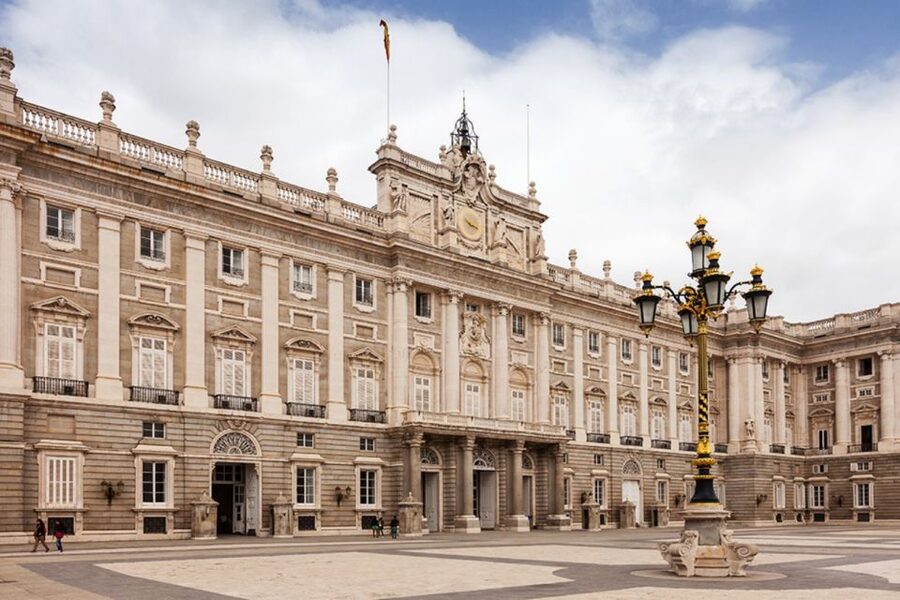 Madrid: Royal Palace VIP Tour with Skip-the-Line Ticket - Why the Royal Palace is worth your morning