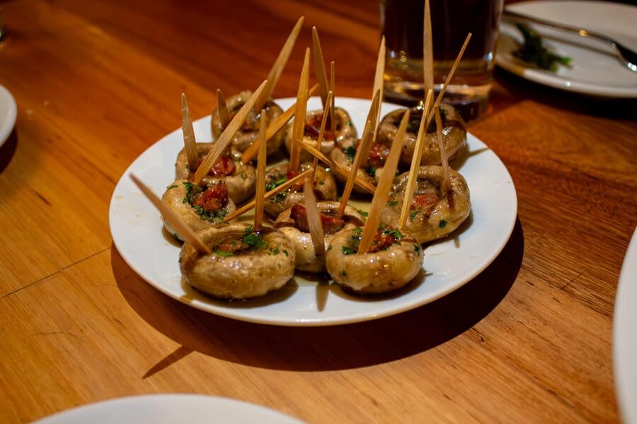 Madrid's Iconic Tapas, Taverns & History Experience - What the drinks add to the experience