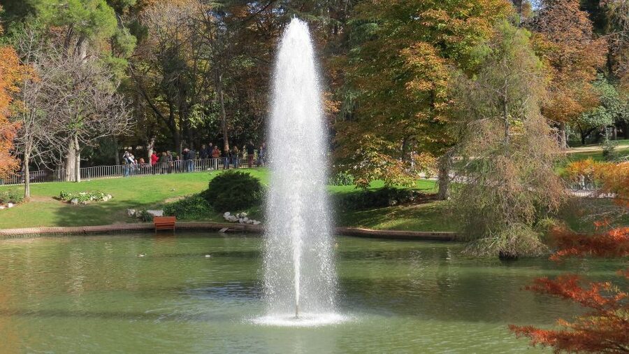 Madrid: Secrets of Retiro Park 2-Hour Walking Tour - Parterre Garden and the Artichoke Fountain