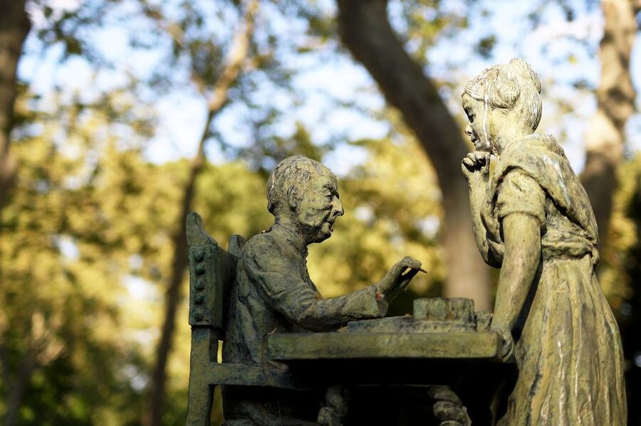 Madrid: Secrets of Retiro Park 2-Hour Walking Tour - What $11 buys you