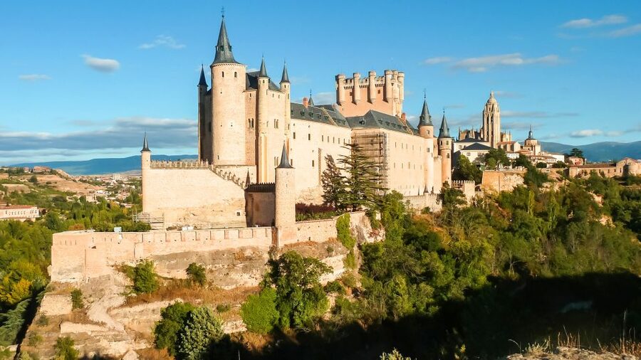 Madrid: Segovia and Toledo Tour, Alcazar, and Cathedral - How the bilingual guiding works