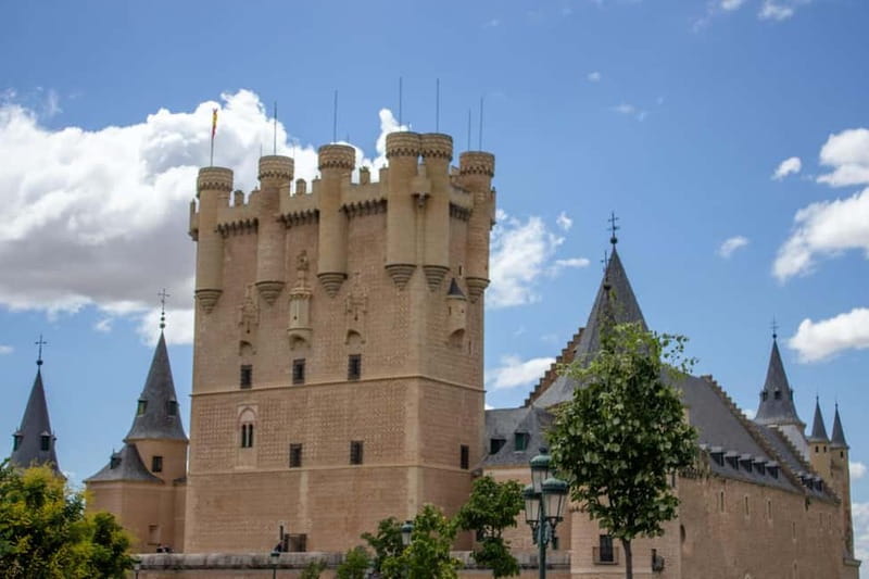 Madrid: Segovia & Ávila Full Day with Alcázar & Wall Tickets - One hour to make Segovia your own
