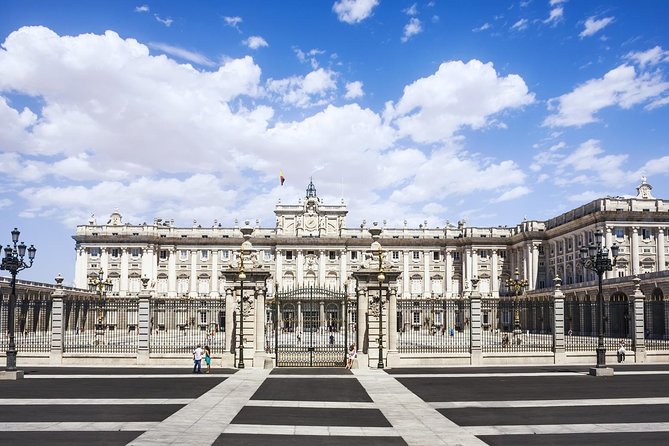 Madrid Sightseeing Tour with Royal Palace Skip the Line Ticket - The Old Center: Barrio de la Moreria, Plaza Mayor, and Puerta del Sol
