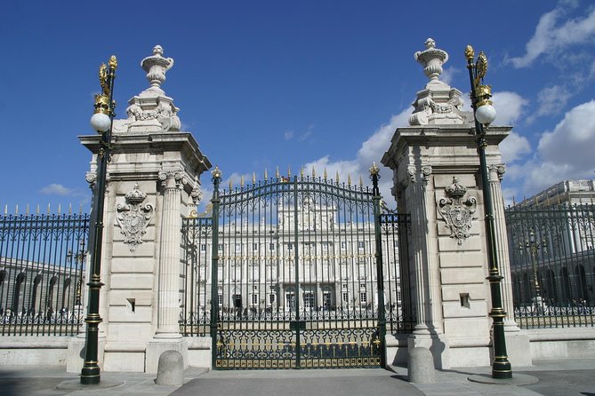 Madrid Sightseeing Tour with Royal Palace Skip the Line Ticket - The Bilingual Format and Guide Quality