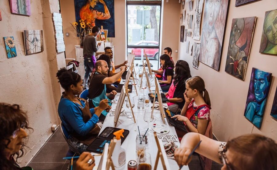 Madrid: Sip&Paint Workshop - A Madrid art night with a relaxed party feel