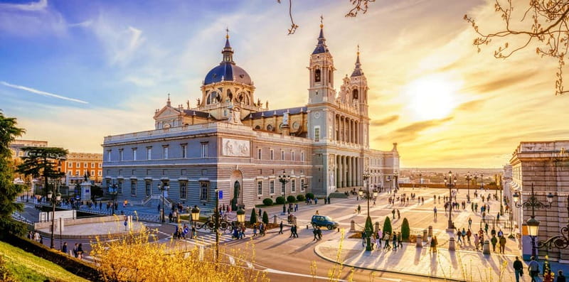 Madrid: Small-group historical walking tour - San Miguel Market and a change of pace