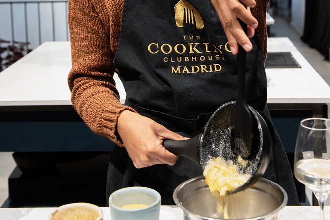 Madrid Spanish Omelet Cooking Class and Bottomless Wine brunch - Key points at a glance