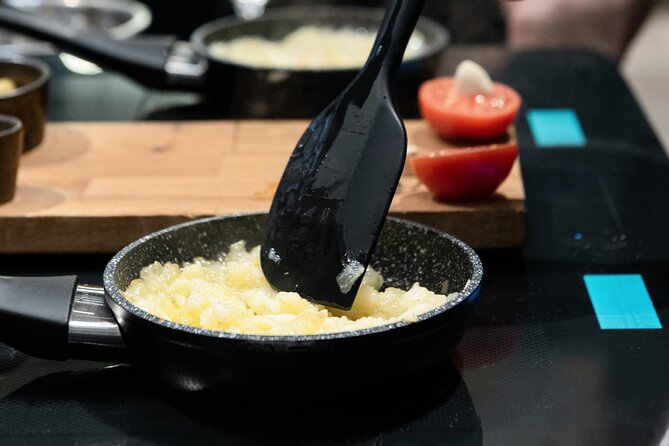 Madrid Spanish Omelet Cooking Class and Bottomless Wine brunch - Why the 12:00 pm start works well