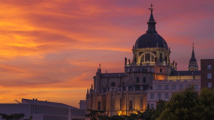 Madrid: Sunset Walking Tour with Optional Flamenco Show - Is $27 good value?