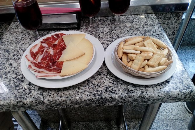 Madrid Tapas & Drinks: A Small Group Culinary Adventure - How much food and drink do you receive?