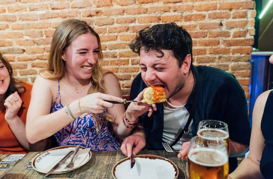 Madrid: Tapas Food Crawl with 6 Tapas and 4 Drinks - Key points at a glance