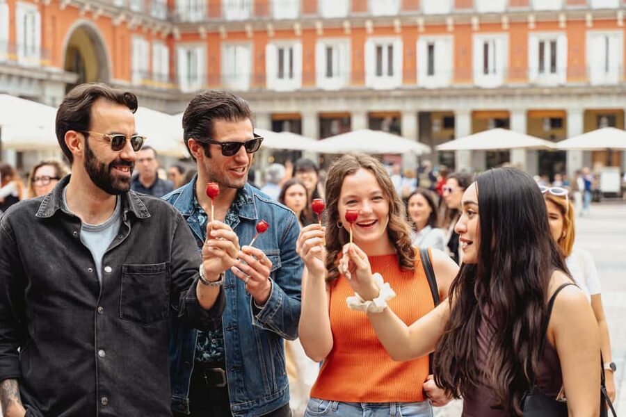 Madrid: Tapas Food Tour with Drinks and Food - Starting at Plaza de los Carros