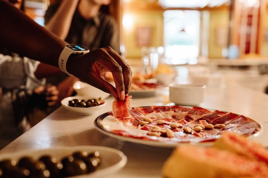 Madrid: Tapas, Taverns & History Tour - Plaza Mayor and Puerta del Sol at the heart of the route