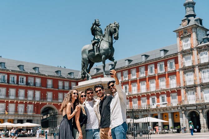 Madrid Tapas & Wine Tour with Rooftop Views and Local Guide - Guides and group size