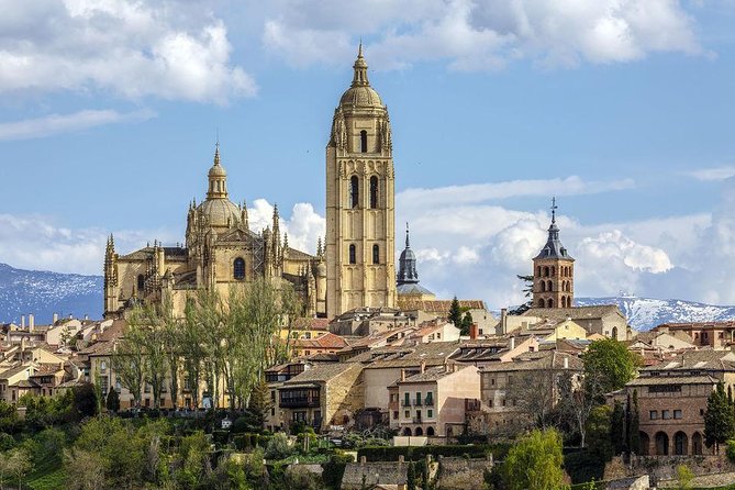 Madrid to Avila & Segovia: Full-Day Highlights Tour - Segovia opens with the Roman Aqueduct