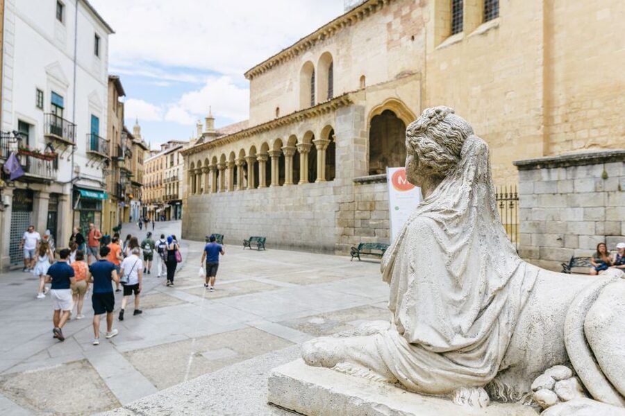 Madrid: Toledo & Segovia Full Day Guided Tour with Alcázar - Segovia’s Roman aqueduct and cathedral