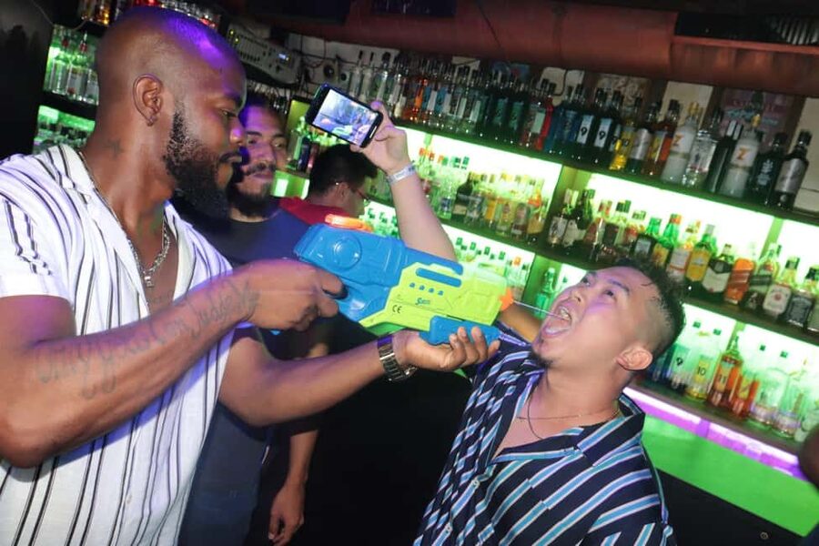 Madrid: Top Pub-Crawl with Drinks and Nightclub Entry - Key points at a glance