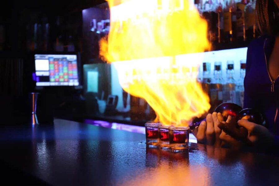 Madrid: Top Pub-Crawl with Drinks and Nightclub Entry - Las Letras Quarter and the third bar