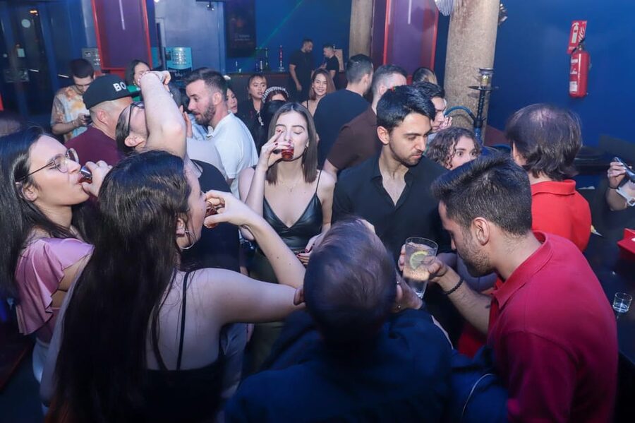 Madrid: Top Pub-Crawl with Drinks and Nightclub Entry - What the $10 price really buys you