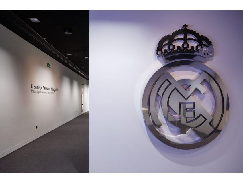 Madrid: Tour Bernabéu Entry Ticket - Photo opportunities and the official store