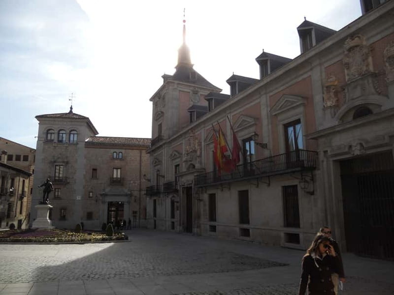Madrid: Tour of the Historic City Center - Habsburg streets, Las Descalzas, and the Royal Palace