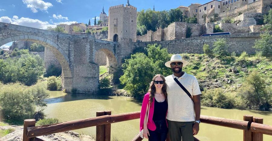 Madrid: Tour Toledo y Segovia, 8 destinos imprescindibles - Toledo begins at the Puente de Alcántara