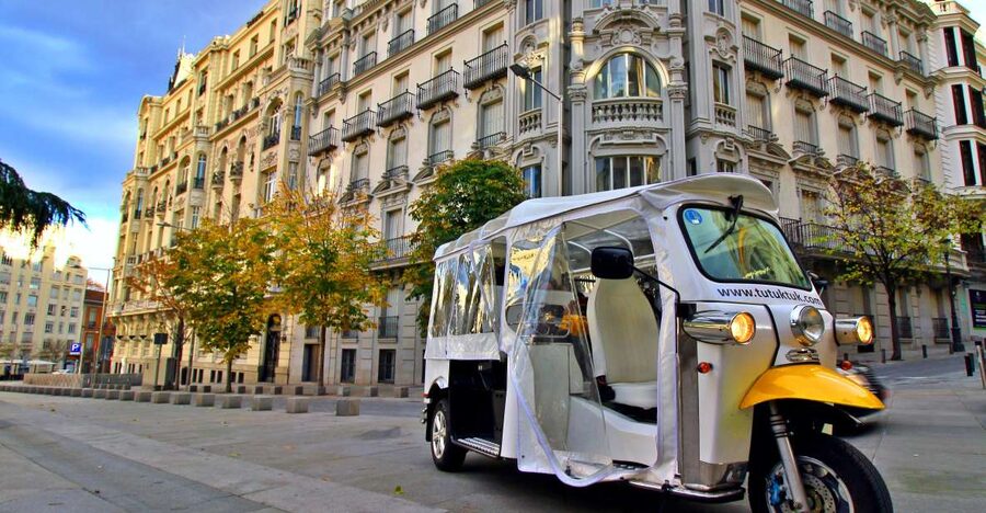Madrid: Traditional Tour wh Private guide in yellow Tuk Tuk - What this one-hour Madrid ride actually offers