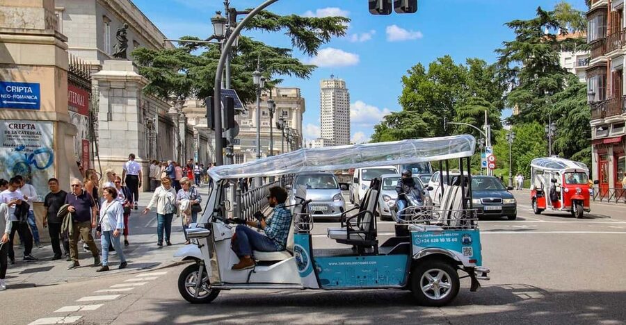 Madrid Tuk Tuk Welcoming Tour - Paseo de la Castellana and Madrid’s modern side