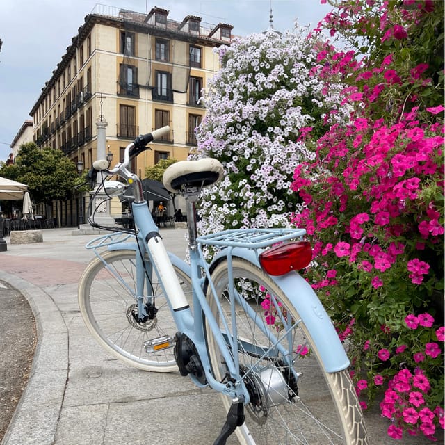 Madrid: Vintage Bike Rental with Tourist Map - Key points to know before you book