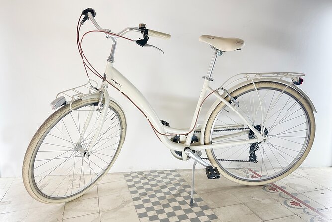 Madrid : Vintage Bikes Rentals with Old Map - Why an old Madrid map makes the ride different