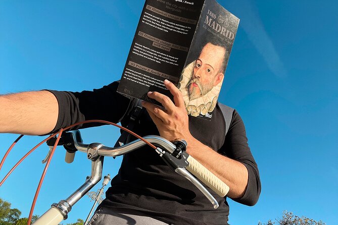 Madrid : Vintage Bikes Rentals with Old Map - Using the old map as a history lesson