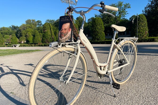 Madrid : Vintage Bikes Rentals with Old Map - What the $18.06 price really buys