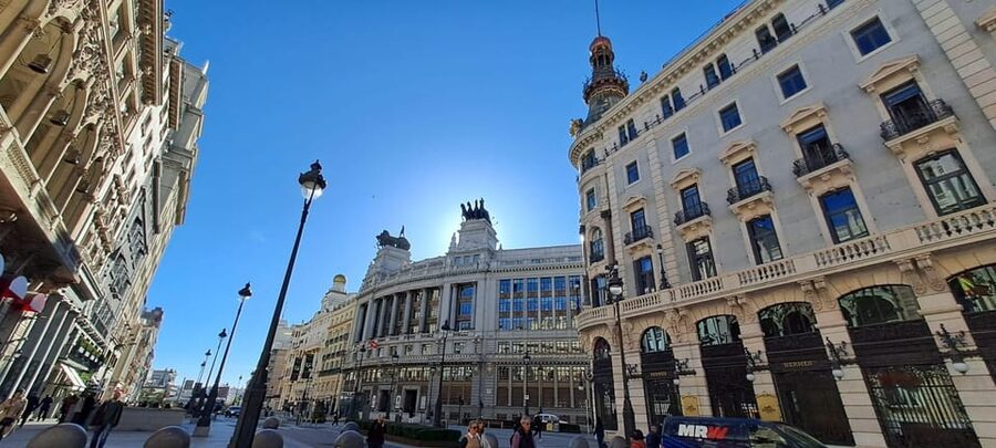Madrid: VIP Prado Museum & city highlights with Hotel pickup - San Miguel Market and Plaza Mayor