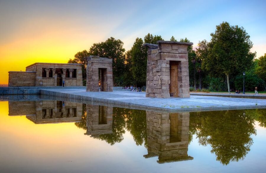Madrid: VIP Prado Museum & city highlights with Hotel pickup - Debod Temple and the western view of Madrid