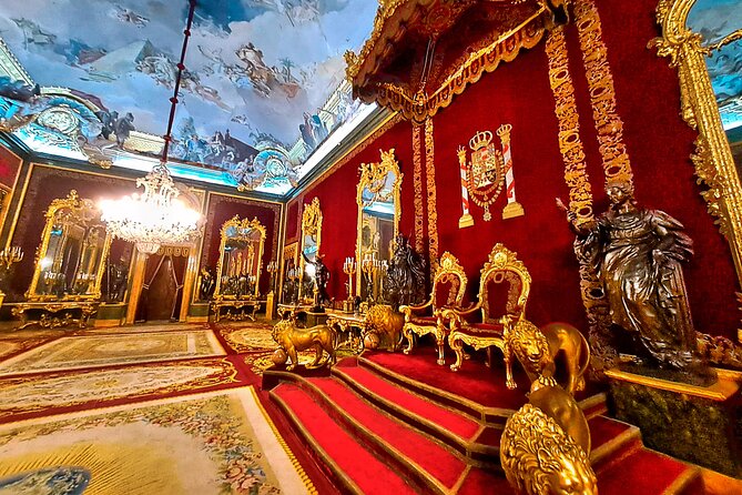 Madrid: VIP PRIVATE Royal Palace and Prado Museum. - Starting at your hotel and Plaza de Oriente