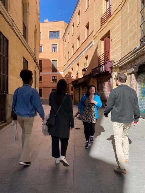 Madrid: Welcome to Madrid Guided Walking Tour - Plaza Mayor and the city’s public stage