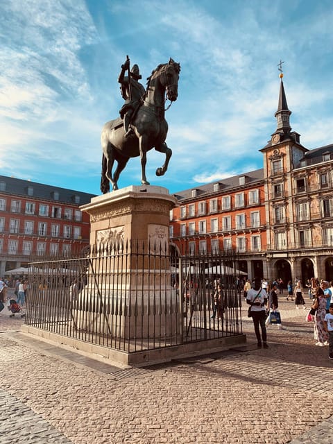 Madrid: Welcome to Madrid Guided Walking Tour in English - Key points to know before booking