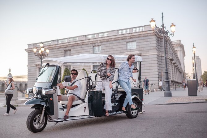 Madrid Welcome Tour with Local Guide in Eco Tuk Tuk Private - San Francisco el Grande and the old center