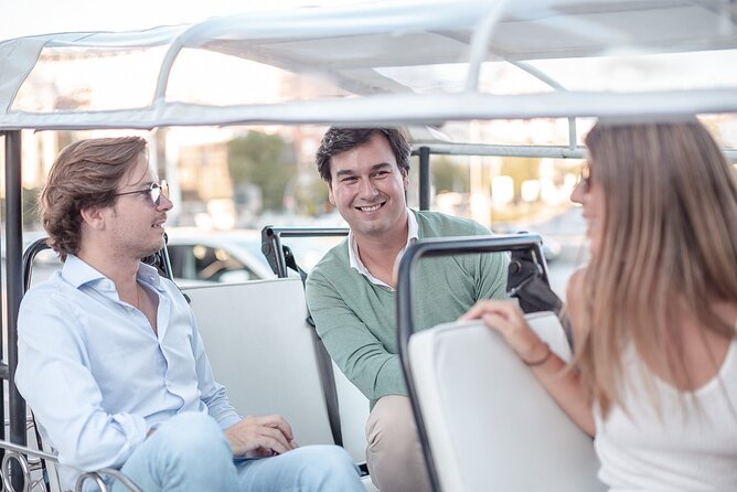 Madrid Welcome Tour with Local Guide in Eco Tuk Tuk Private - What the guides add to the ride
