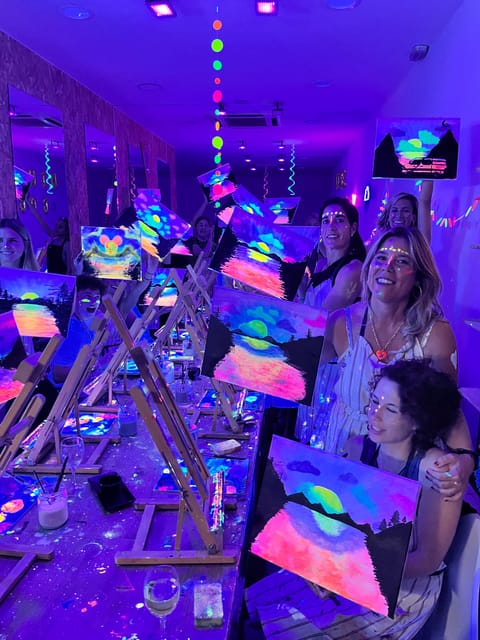 Madrid: Wine Gogh Glow Academy Paint and Sip Classes - What happens during the 2.5-hour class