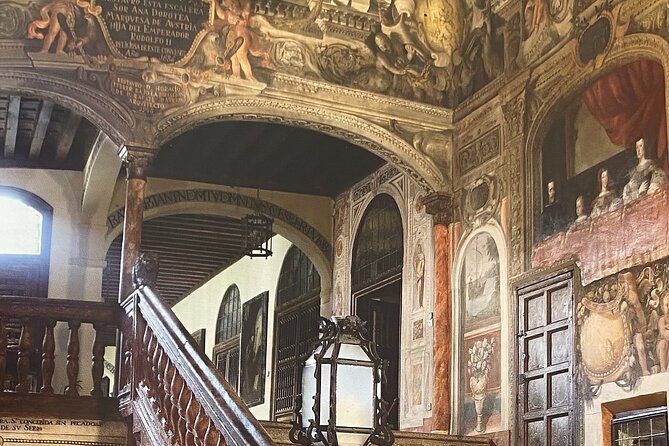 Monastery Royal Barefoot Visit with entrance without waiting for queues - The living convent behind the artwork