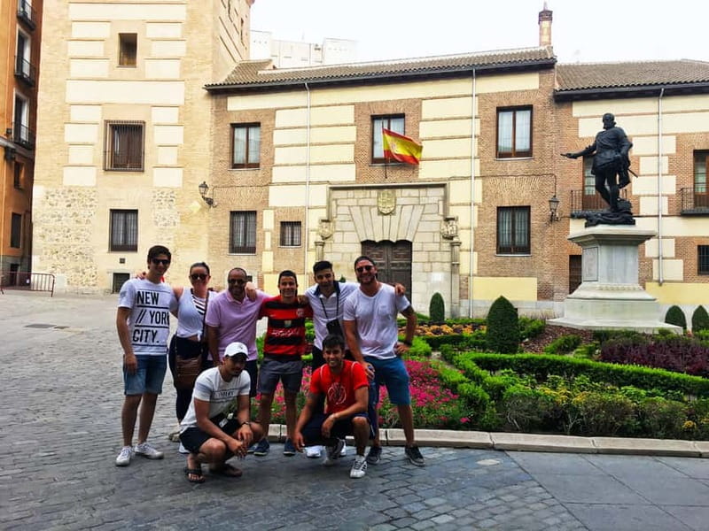 Mysteries & Tapas Tour in Madrid + Pub Crawl - Madrid’s mysteries come first
