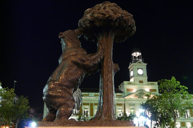 Night Tour of Enchanted Madrid - What the guide adds to the experience