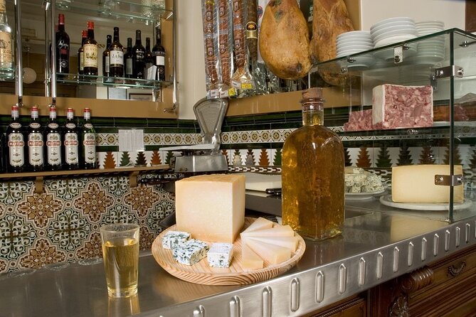 Old Madrid Tapas and Fine Wine Small Group Tour - Albariño and tostas in a handsome wine bar