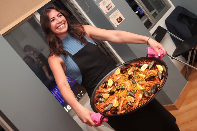 Paella Workshop with Bottomless Sangria in Central Madrid - Learning what belongs in traditional paella