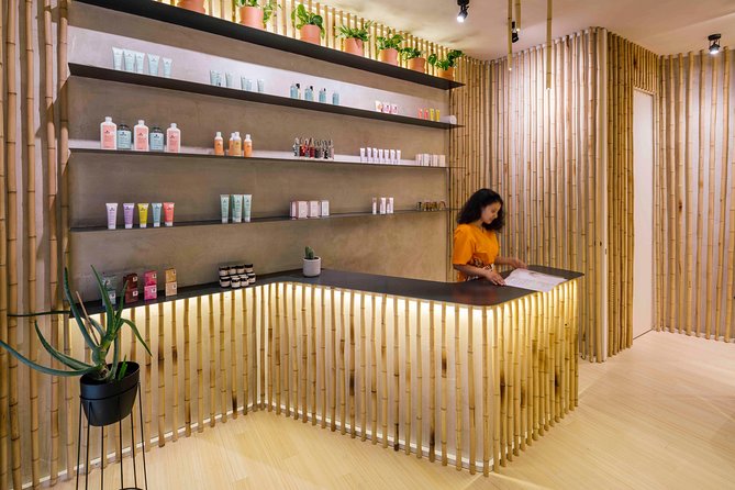 Pamper your feet with foot bath and reflexology massage - What happens during the one-hour visit